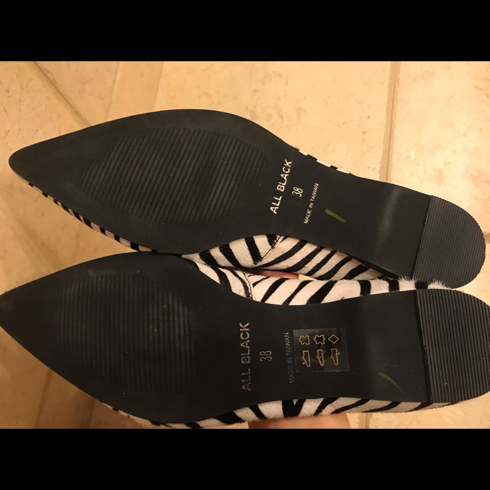 ALL BLACK — JUNGLE DANCING POINTED TOE FLATS, SIZE US 8 - Picture 4 of 4
